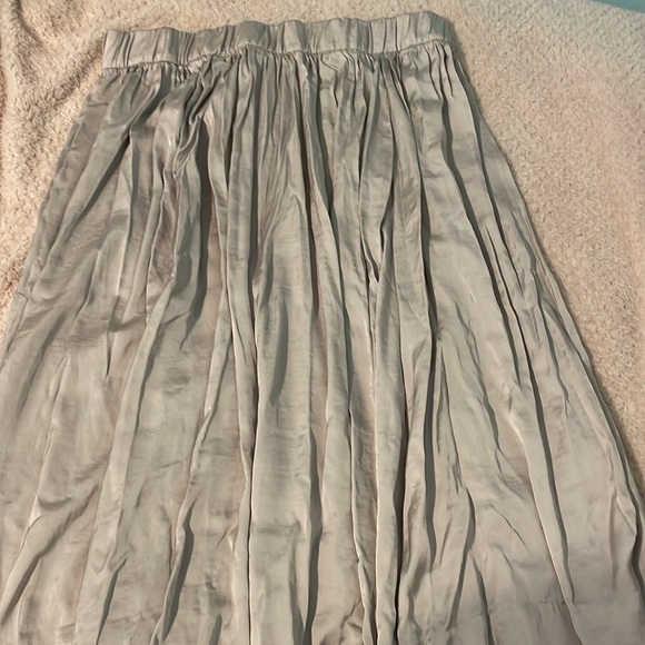 Silky soft polyester skirt - Picture 3 of 4